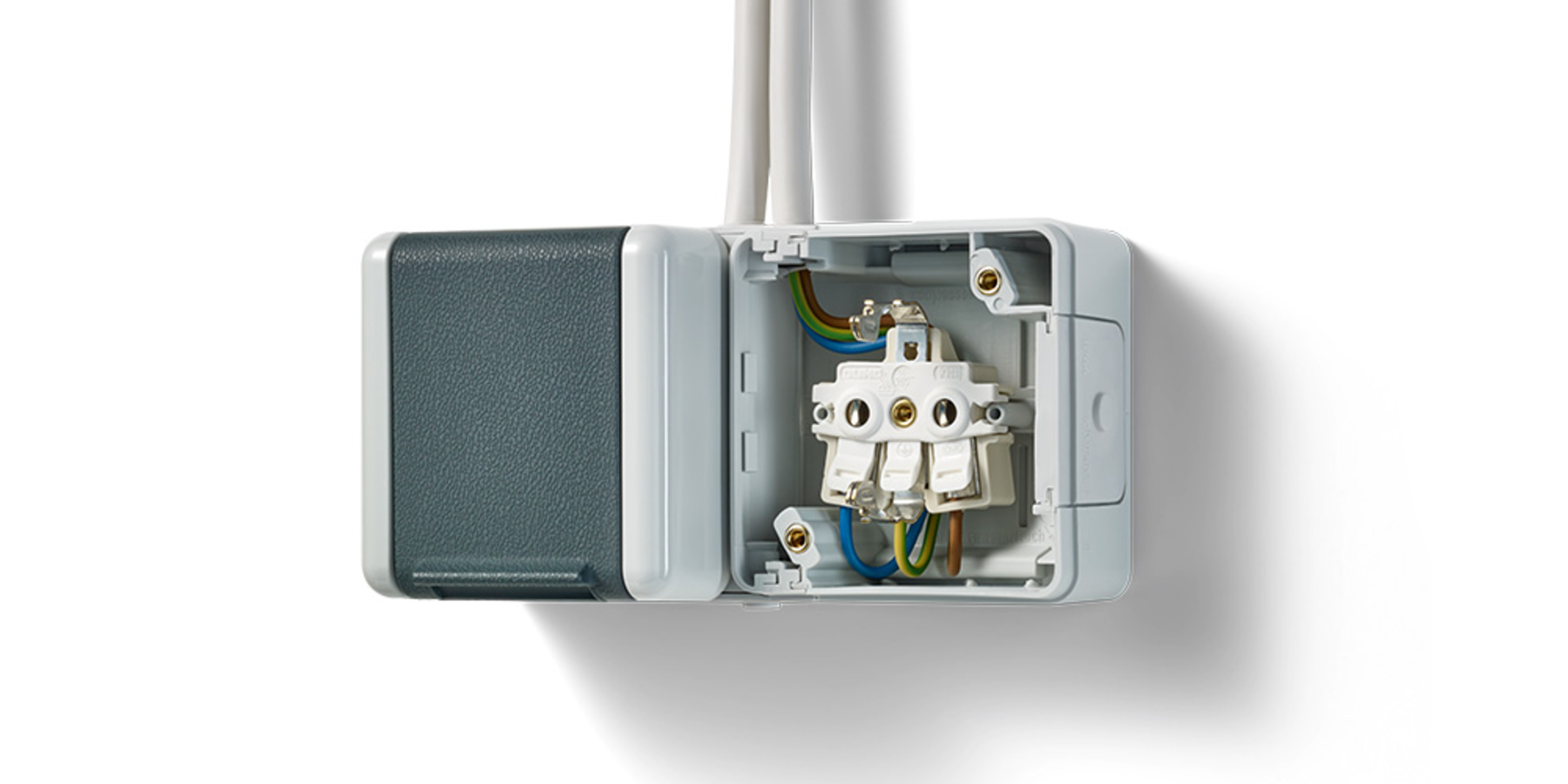 Doppelsteckdose mit Trennsteg bei Becker & Becker Elektrotechnik GbR in Trebur